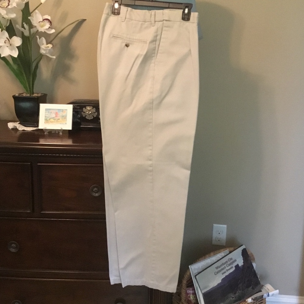 Timber Creek by Wrangler-EUC-Men’s Perfect Fit Khaki Pleated Chinos